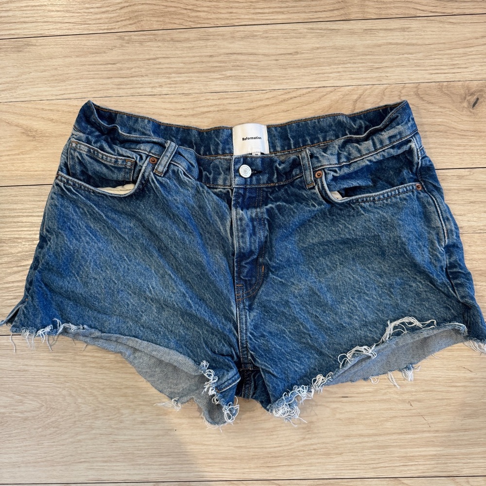Reformation Sutton Low Rise 2.5” Slouchy Jean Shorts - Picture 4 of 6